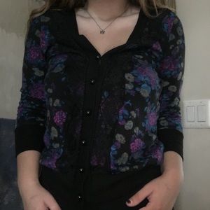 women a button up floral sweater w/ black lace